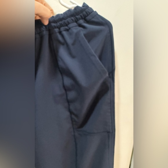 Lululemon Final Play Crop 23" Black
Pants Women's Size 6 - Picture 10 of 12